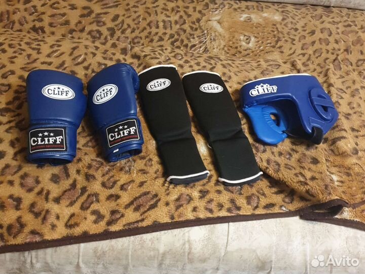 Боксерские перчатки