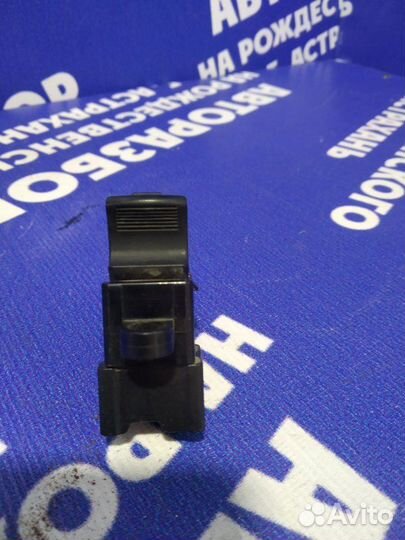 Кнопка стеклоподъемника Nissan Qashqai J10