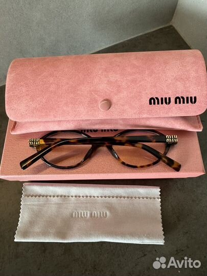 Солнцезащитные очки Miu miu