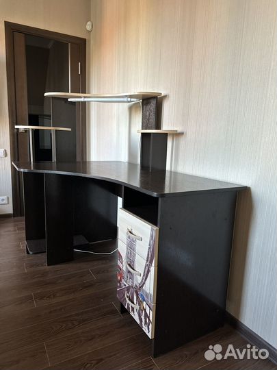 Письменный стол