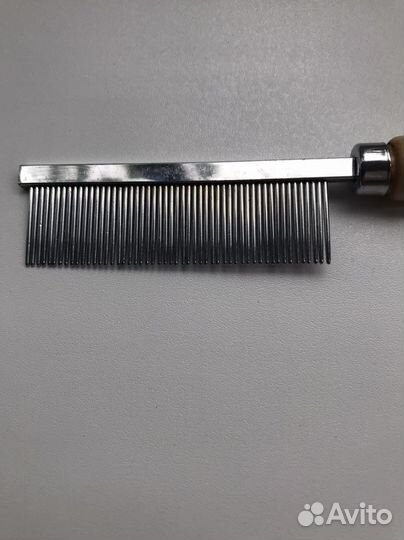 Расческа металическая с деревянной ручкой