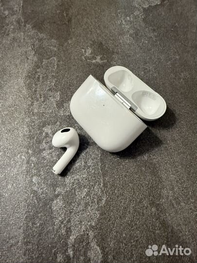 Apple airpods 3 кейс и правый наушник