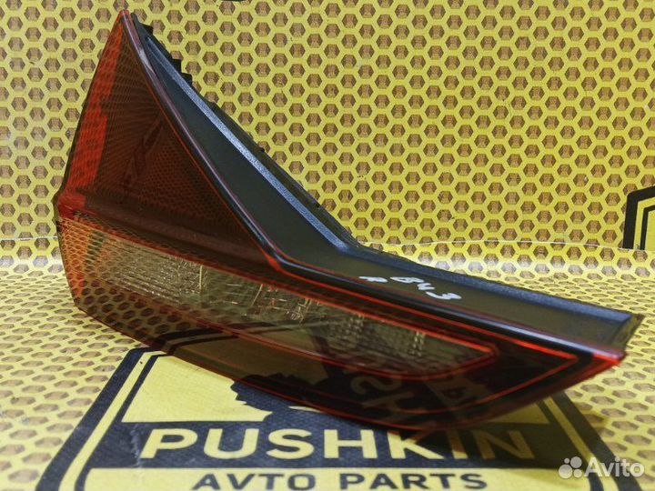 Фонарь в крышку багажника задний правый Volkswagen