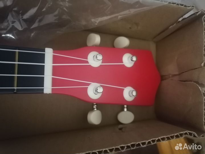 Укулеле Красная Новая (Дерево)