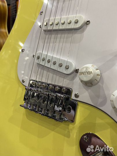 Электрогитара Stratocaster + Комбоусилитель 15вт