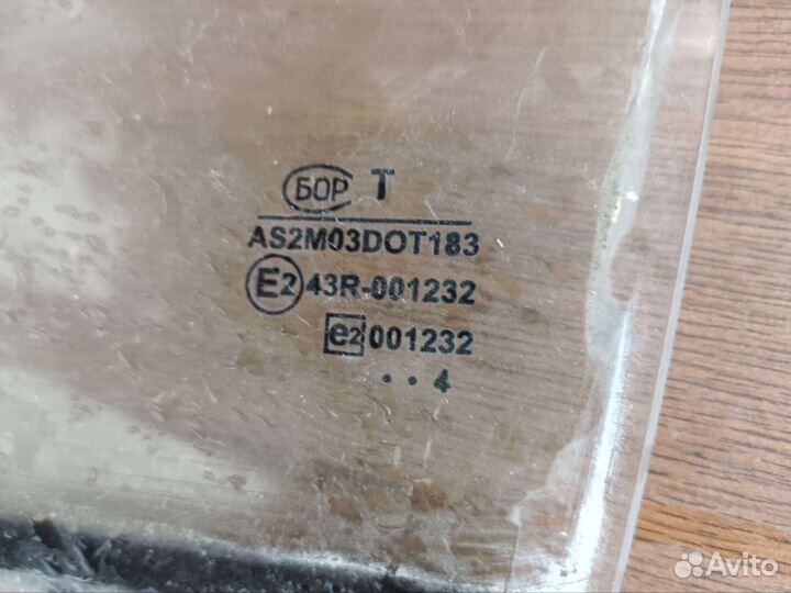 Заднее левое стекло ваз 2111