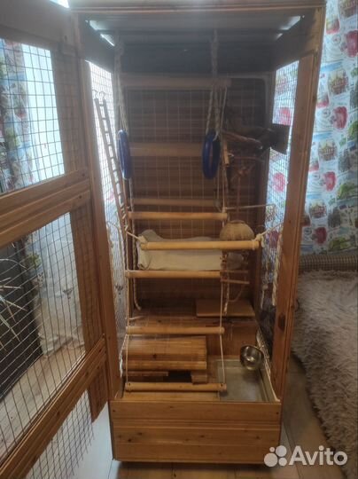 Большая клетка для птиц
