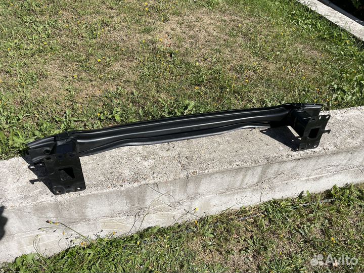 Усилитель заднего бампера Tiguan