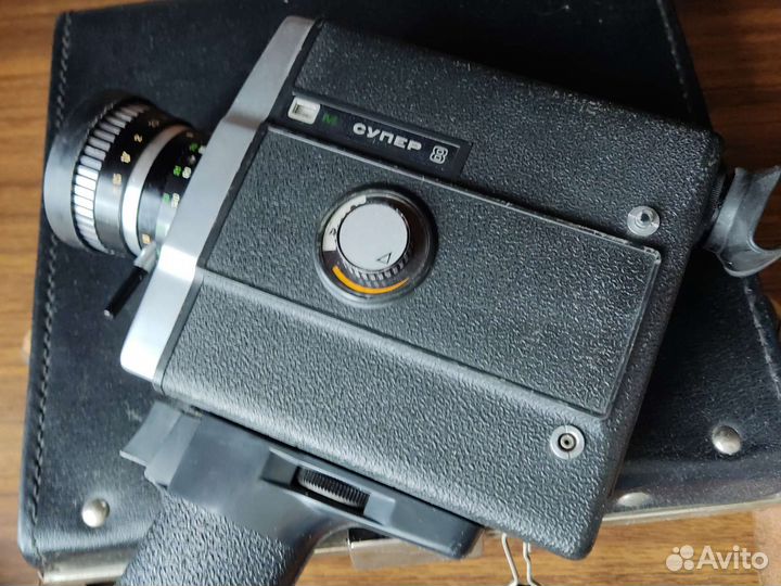 Кинокамера 215