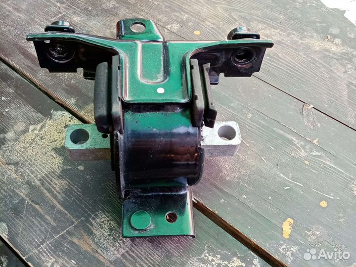 Подушка кпп polo седан