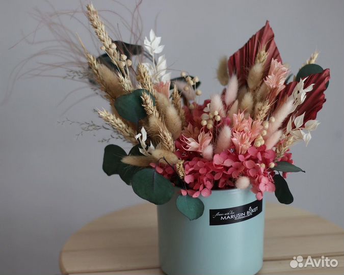 Букет из сухоцветов в вазе