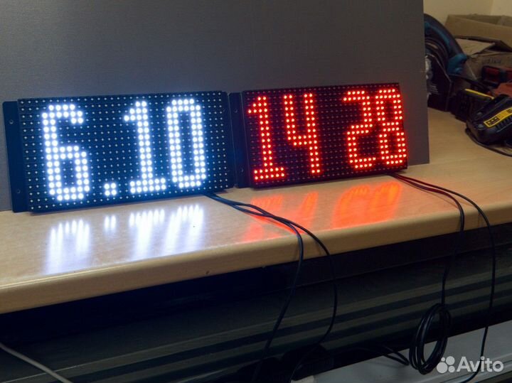 Термометр с часами