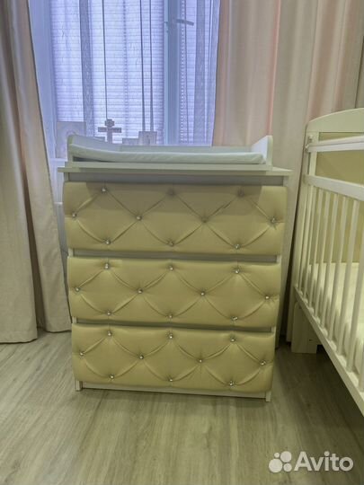 Детская кроватка и пеленальный комод