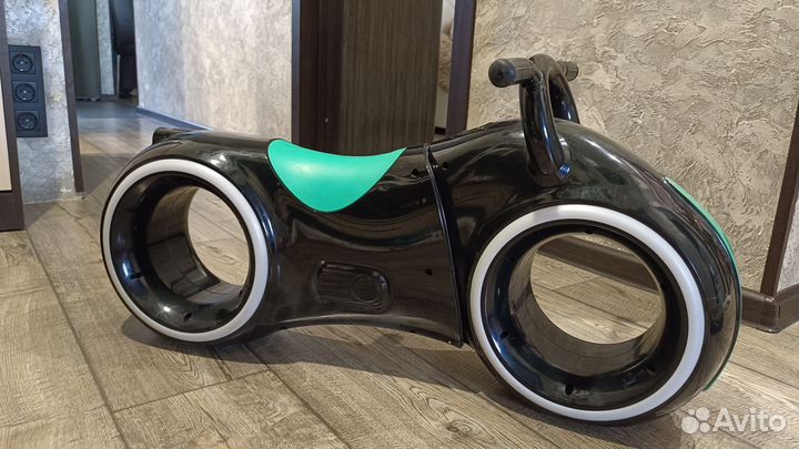 Детский беговел Trolley Tron Bike