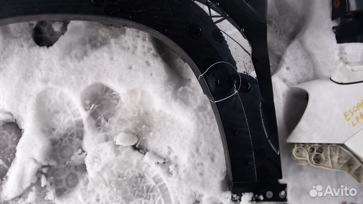 Escape тайванец 2007-2009 крыло левое