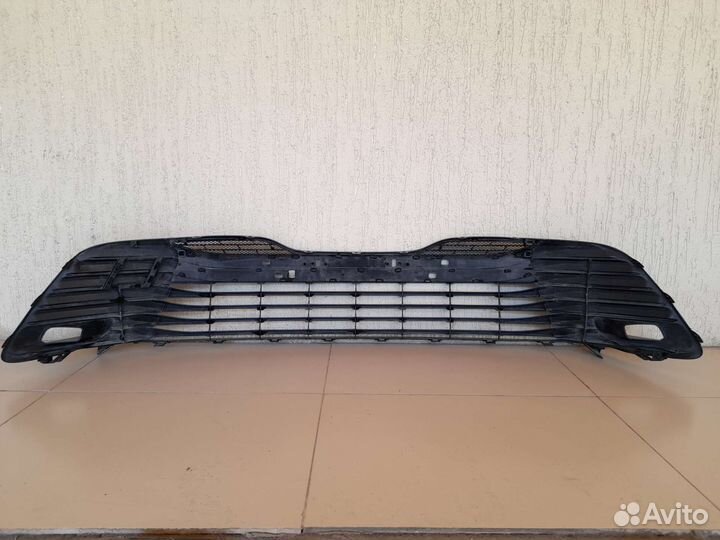 Решетка в бампер на Тойота Камри 70