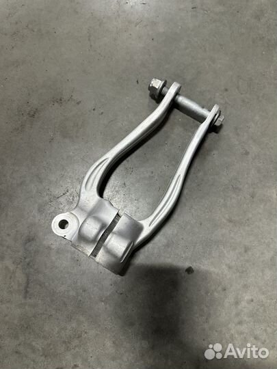 BMW Крепление амортизатора 31126861200