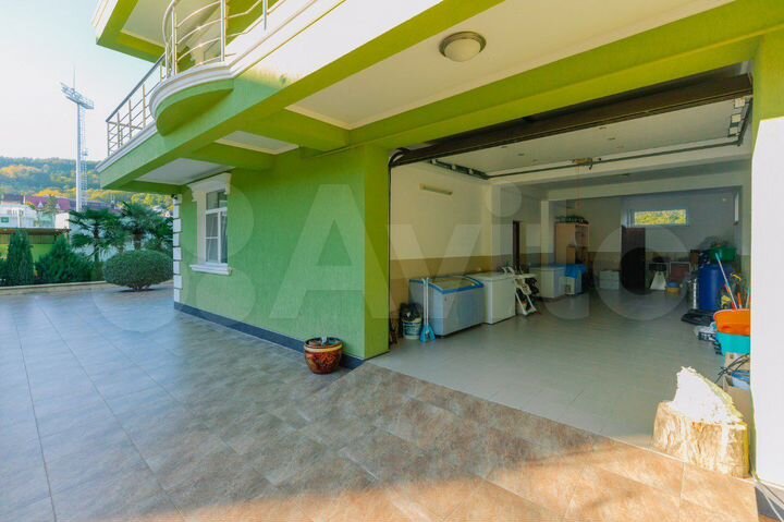 Дом 439 м² на участке 14 сот.