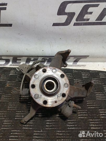 Кулак поворотный передний правый Skoda Oсtavia 1.4