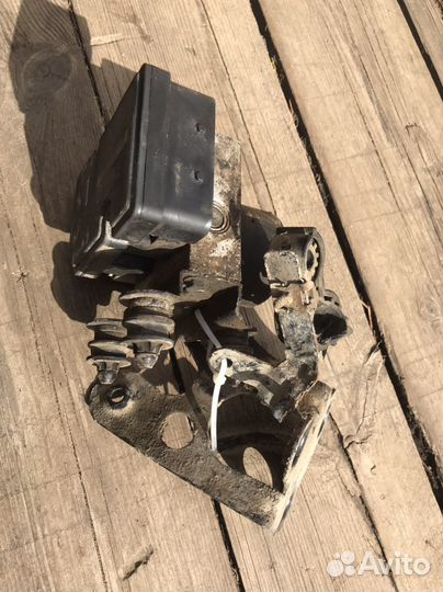 Блок Abs с кронштейном volkswagen jetta 5
