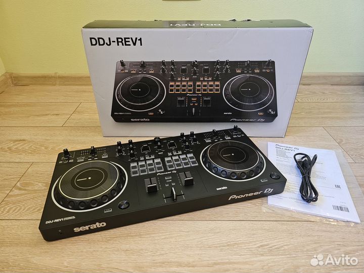 DJ-контроллер Pioneer DDJ-REV1