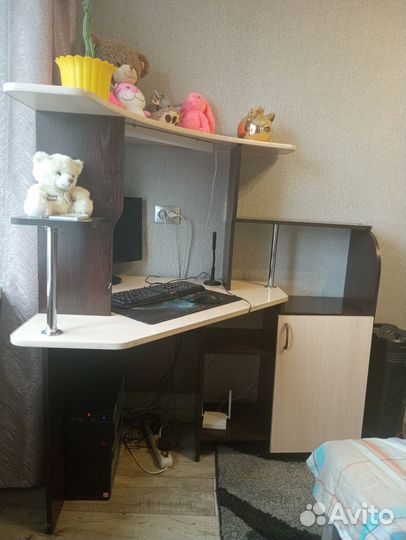 Компьютерный стол с тумбой