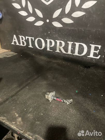 Ограничитель передний правый Мitsubishi Раjеrо 4