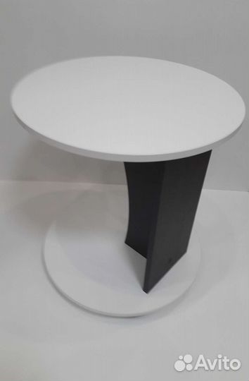 Стол на колесиках