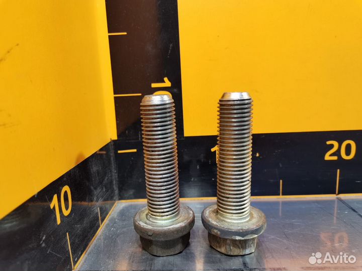 Болт сошки поворотного кулака M22x80 DAF