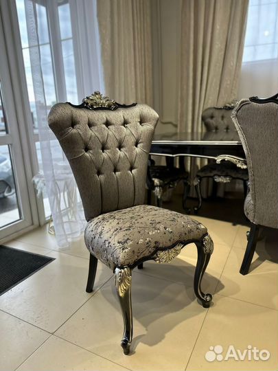 Стол и стулья