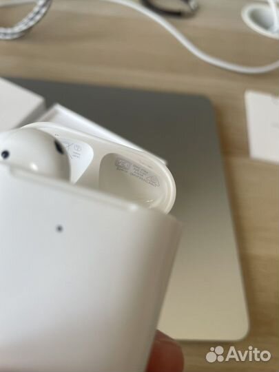 Apple AirPods 2