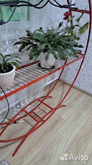 Подставка для цветов напольная металлическая