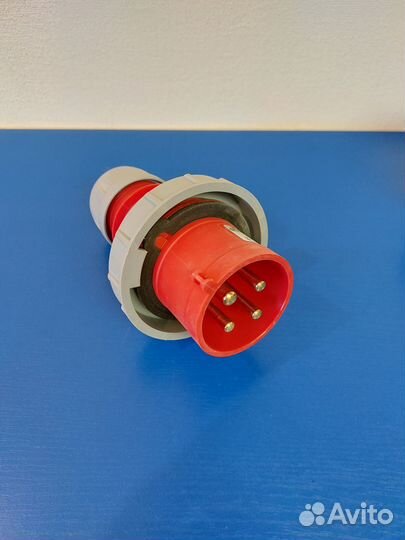 Трёхфазная розетка PCE 32А 380V 3P+E IP67