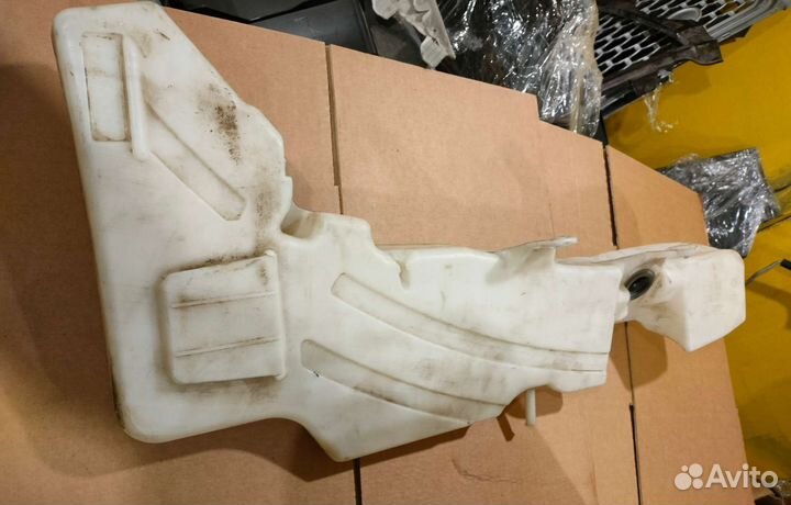 Бачок омывателя Nissan Pathfinder R51 Navara D40