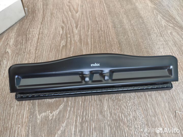 Дырокол на 4 отверстия lndex