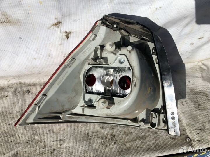 Задний правый фонарь (Левый руль) VW Golf 5 2005