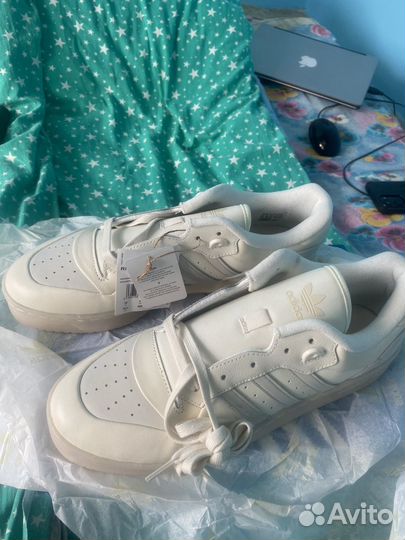 Продаю оригинальные кроссовки мужкские adidas