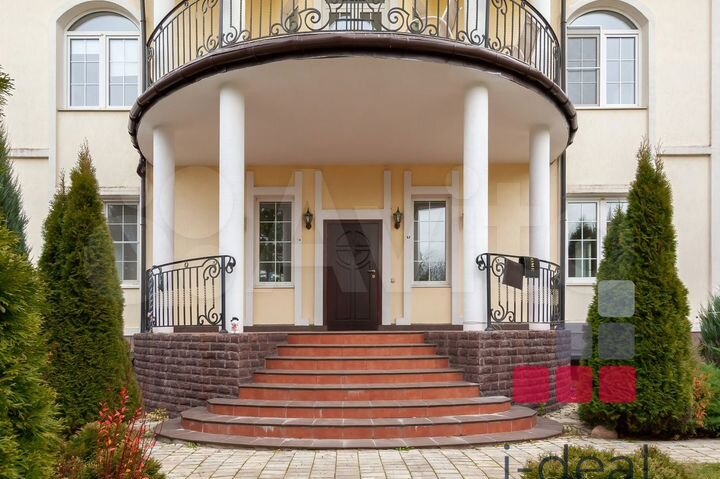 Дом 690 м² на участке 12 сот.