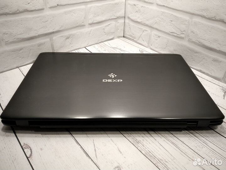 Игровой ноутбук 17.3 Дюйма с SSD + 8GB Озу +Nvidia