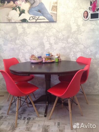 Стол круглый со стульями