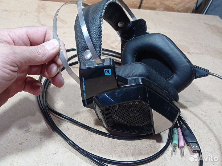 Проводные наушники с микрофоном
