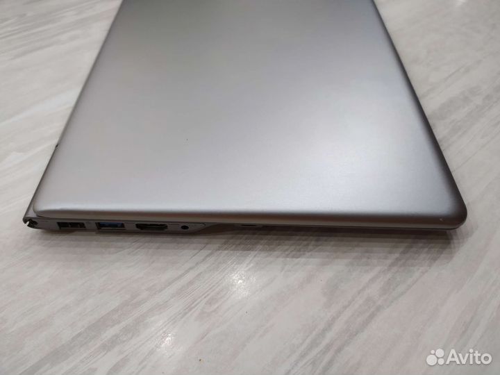 Ультрабук Samsung 13