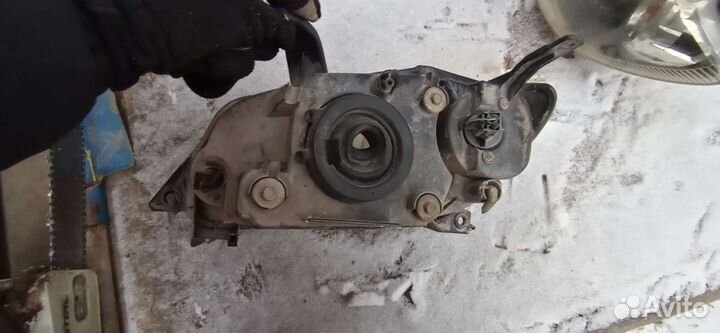 Фара Mazda demio