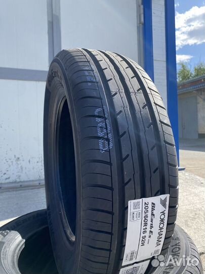 Yokohama Bluearth ES32 205/60 R16 92H