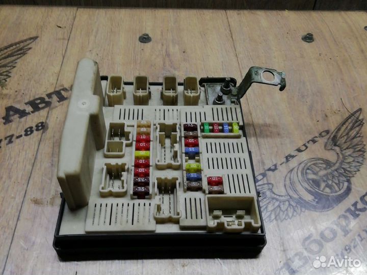 Renault megane 2 блок предохранителей подкапотный