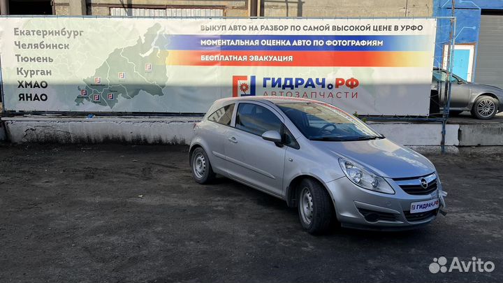 Ремень безопасности задний Opel Corsa (D) 13251319