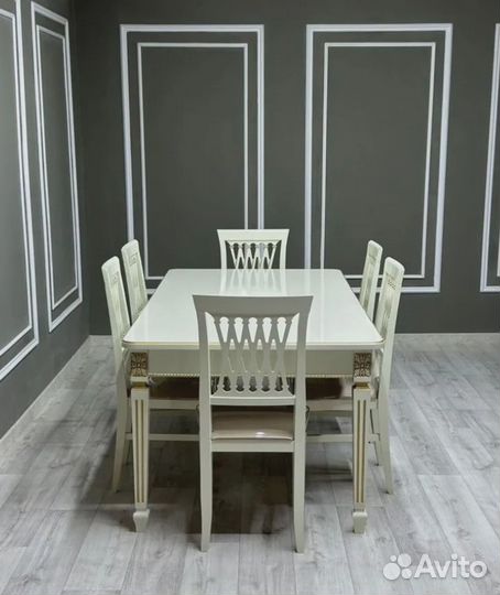 Кухонный стол и стулья в комплекте
