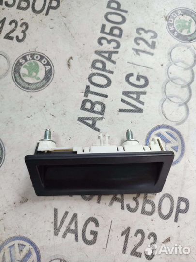 Кнопка крышки багажника Audi A4 B8