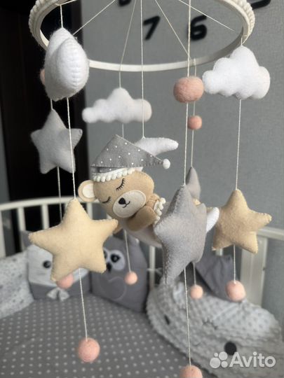 Мобиль на кроватку из фетра с держателем