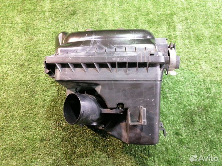 Корпус воздушного фильтра Toyota Corolla Fielder